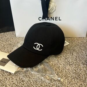 ❌SOLD❌ CHANEL 24A Black & White CC Logo Woman’s Hat Cap - NEW with Tags RECEIPT